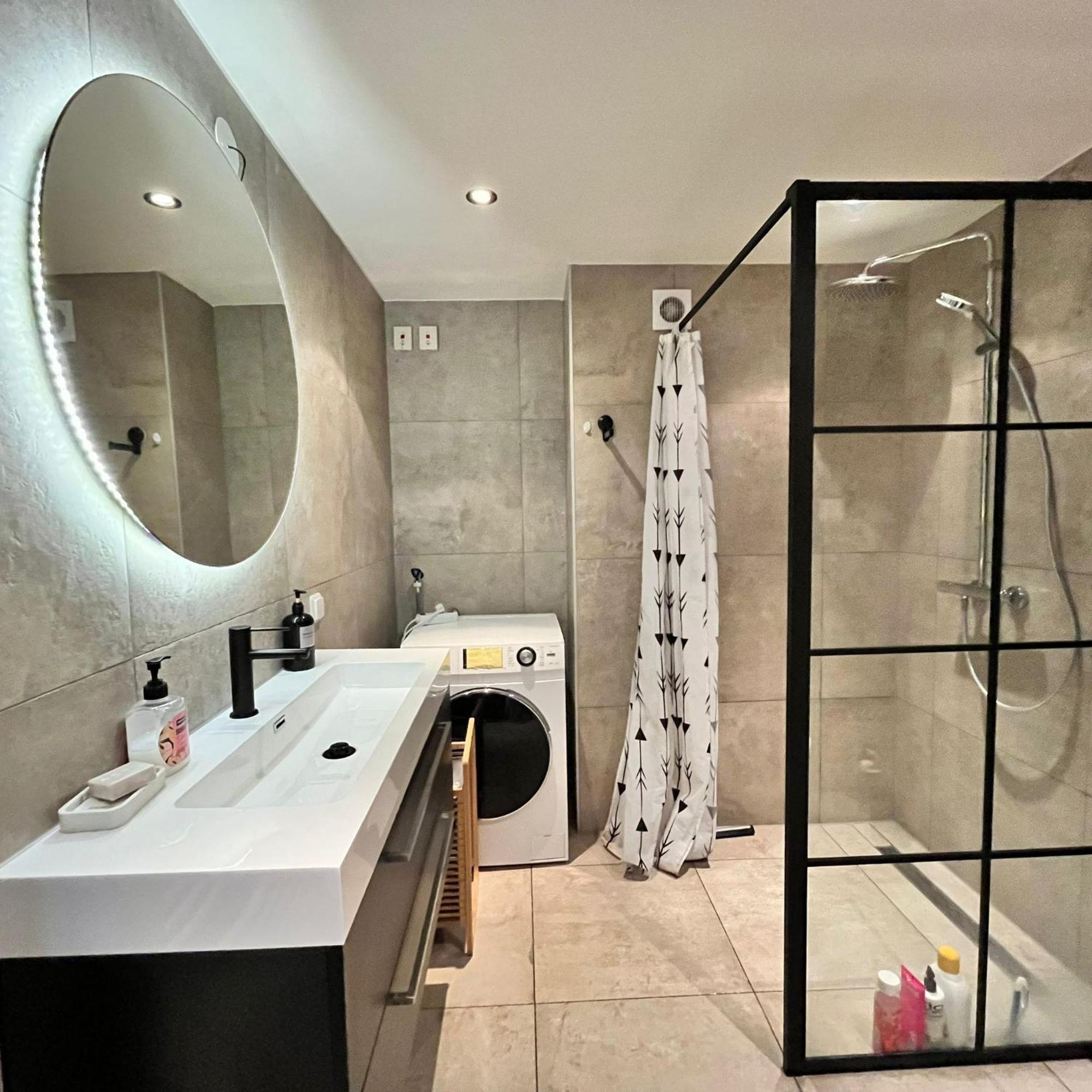 Lovely And Spacious Apartment In プルムレンド エクステリア 写真