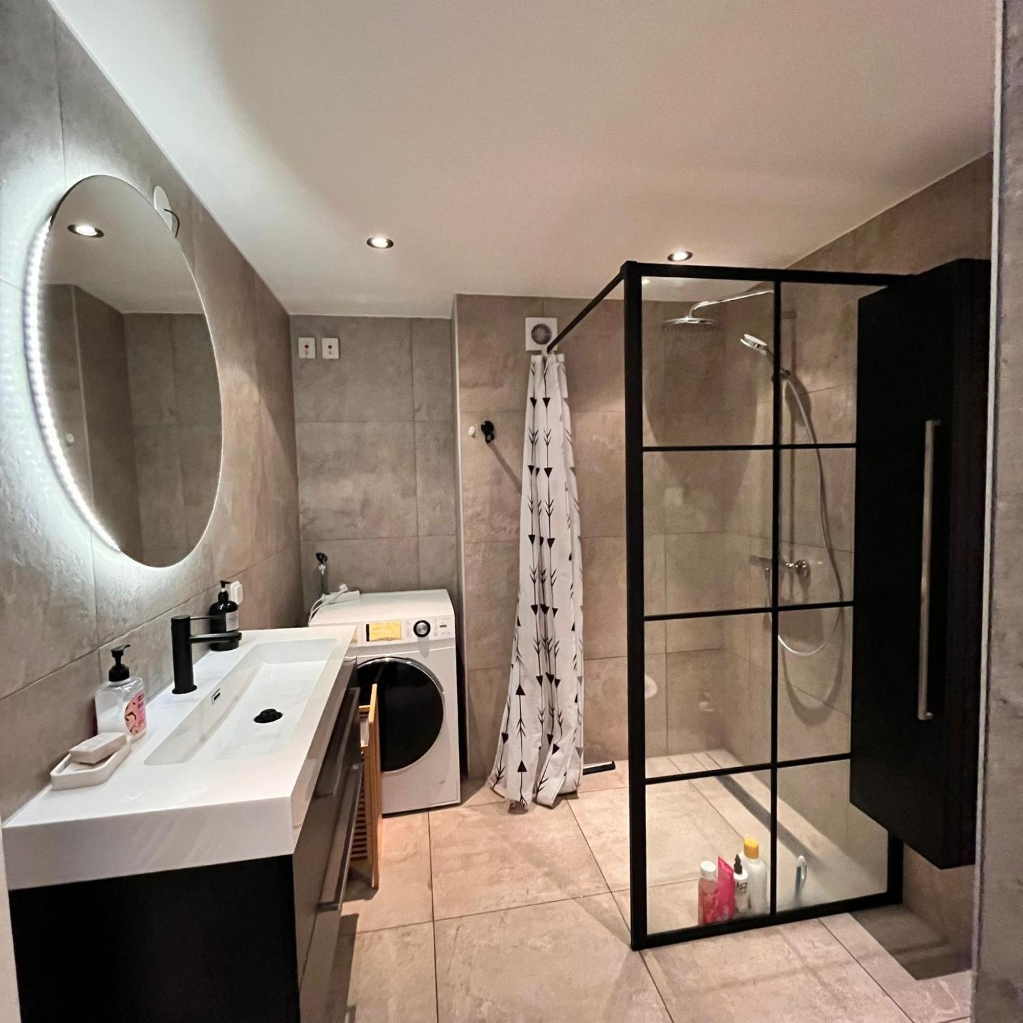 Lovely And Spacious Apartment In プルムレンド エクステリア 写真